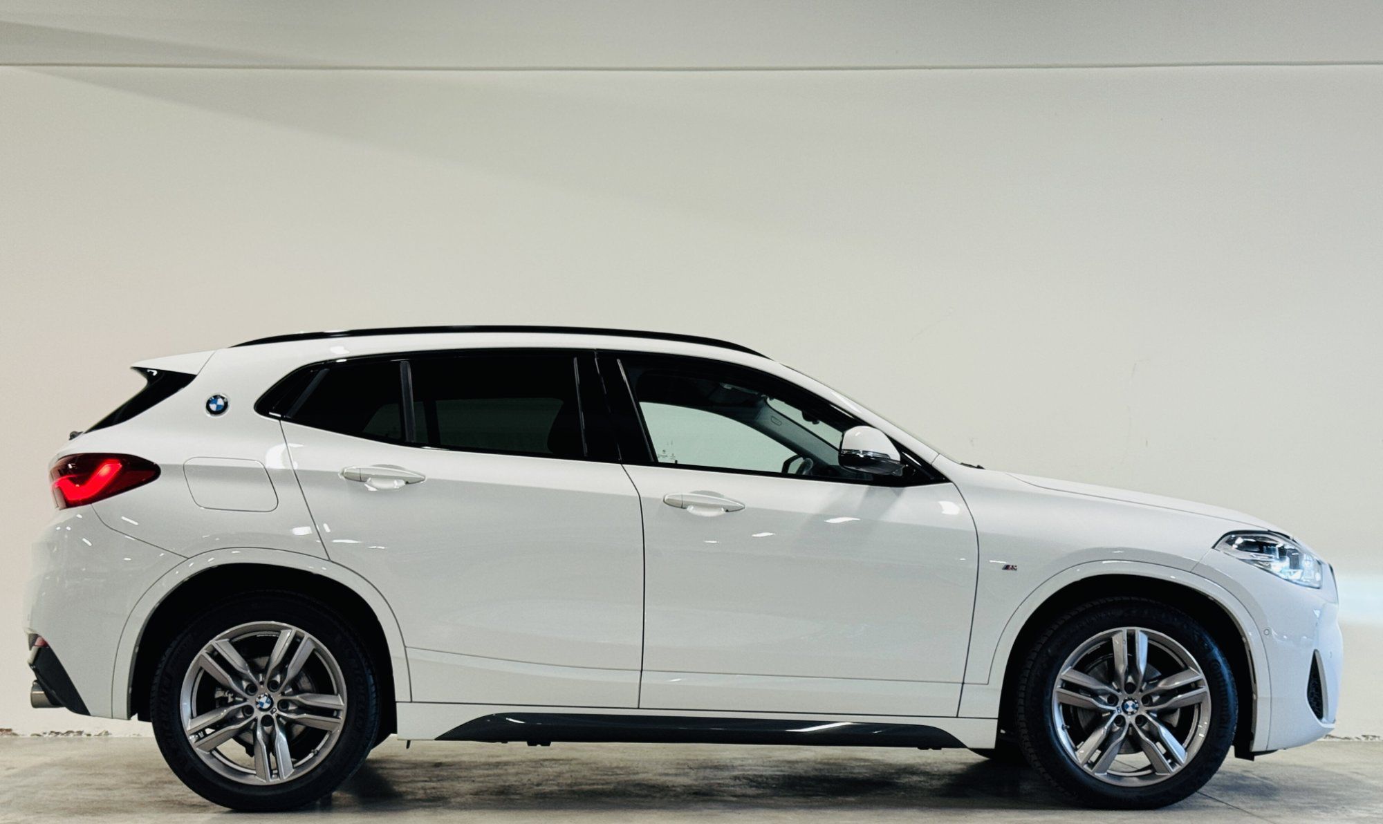 BMW X2 18d M - фото 6